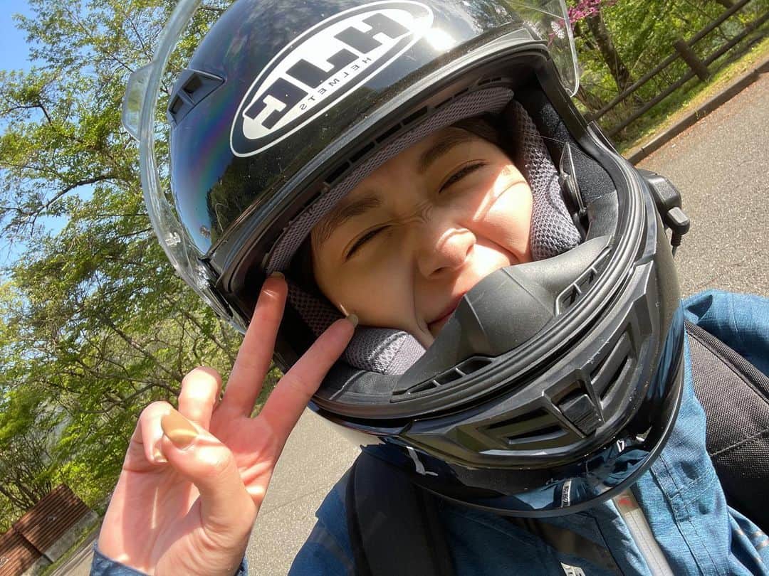 北向珠夕さんのインスタグラム写真 - (北向珠夕Instagram)「GWだ〜! ヘルメット被ると顔ムニってなるよね〜ん🤞 ツーリングにもってこいの季節だ〜☘️ #ドラッグスター #YAMAHA」4月29日 20時12分 - kitamuki_miyu
