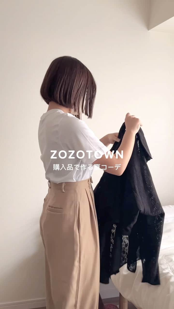 tarouのインスタグラム：「びっくりな暑さだったから半袖コーデ🐈‍⬛.ᐟ.ᐟ    この日ほんとに暑くて 街中も半袖の人多かった気がする💭⸒⸒  このシャツはブラックのLサイズ着てるよ🏃🏃 みんなはもう半袖のお洋服買った？  プレゼントで貰った半袖のワンピースがあるんだけど 暑いから早く着たいなの気持ち🫧  腕ムチムチ過ぎるから筋トレしないと…    inner：UNIQLO,COS tops： @classicalelf_official  pants：? / UNIQLO / TODAYFUL     #pr #クラシカルエルフ #classicalelf #エルフコーデ #タイアップ #java #ジャバ #uniqlo #gu #zara #ユニクロ #ジーユー #ザラ #zozo #zozotown #zozo購入品 #zozotown購入品 #シャツ #半袖シャツ #オーバーサイズ #骨格ストレート #プチプラコーデ」