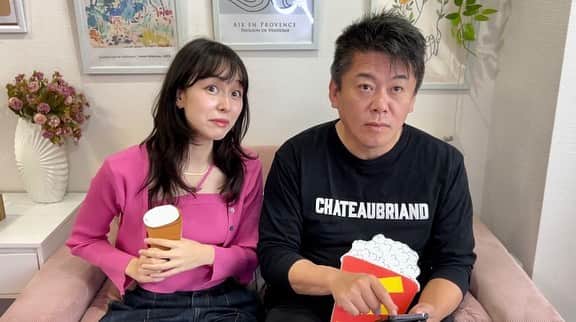 のインスタグラム：「「もしも生理中にホリエモンが彼氏だったら」 堀江さんが一緒にコントをしてくれました。 コントする堀江さん激レアなのでみなさんぜひみてください。 いってらっしゃい！」
