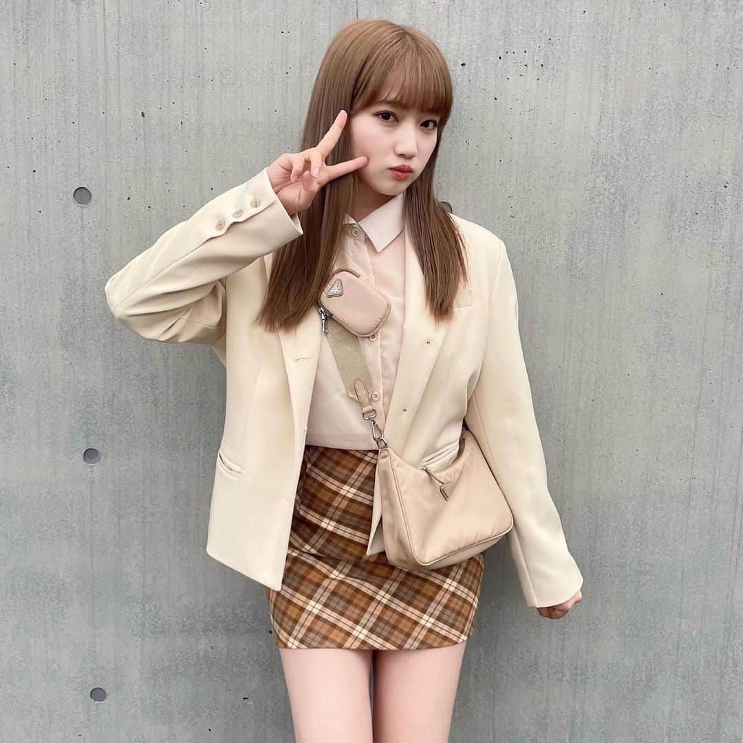 のインスタグラム：「髪の毛明るくなったよ🥹💛  どうかな❓コメント주세용‼️  @keisuke__1026  ちなみに髪色すごくお気に入りデス( ◠‿◠ )✌🏻  シャツは最近髪色に合わせてゲットしました👔  @lacvert_official」