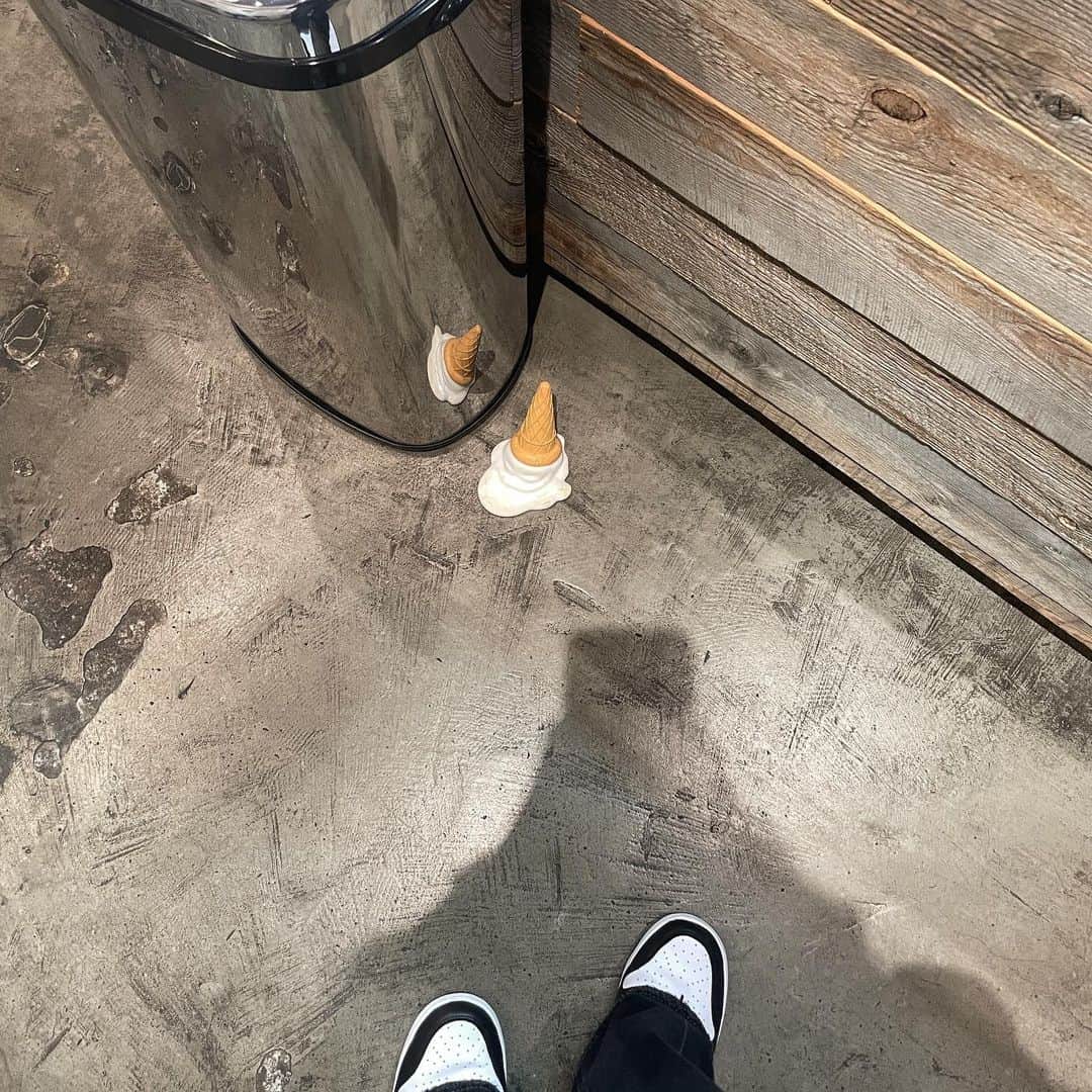 のインスタグラム：「アイス落ちてた」