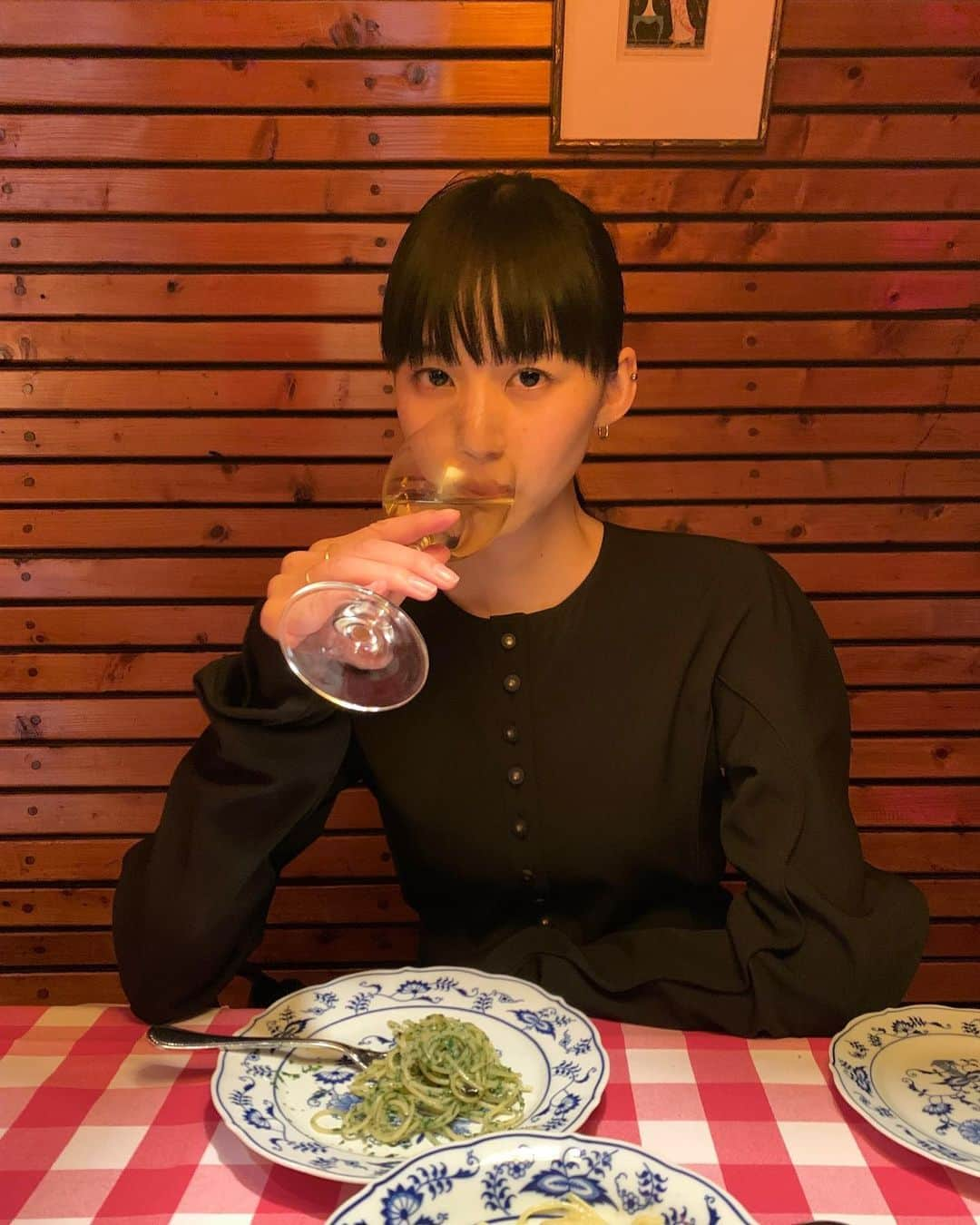 Shiho Sasakiさんのインスタグラム写真 - (Shiho SasakiInstagram)「たまには夫とお出掛けディナー🍷 お料理お酒ぜんぶ美味しくって大満足🫧  #休日」4月29日 20時54分 - shihomurata0718