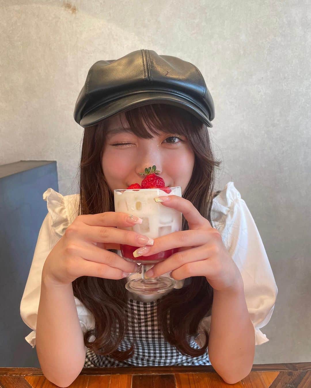 内山優花さんのインスタグラム写真 - (内山優花Instagram)「．  いちごミルク🐮 ちょーーー おいしかった🍓♡  みんなは何の飲み物が好き〜？」4月29日 20時52分 - yuka3l7