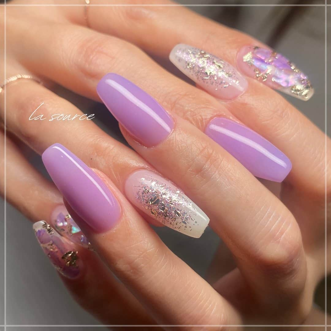 Mihoのインスタグラム：「.  ちゅるんなパープルが可愛い🪯❤️ #梅雨ネイル #紫陽花 .  .  .  .  @la.source_nail  .  ◆住所 〒650-0011 兵庫県神戸市中央区下山手通2丁目12-7 ダイキホームビル2階　203 ◆電話番号 078-600-2382  https://nailbook.jp/salon/20720   .  #lasource#シンプルネイル#オフィスネイル#ネイル #ニュアンスアート#ジェルネイル #ネイルアート #ネイルサロン #ネイルデザイン #三宮フィルイン #春ネイル  #フィルイン#神戸#美甲#美甲設計  #ニュアンスネイル　#サンプルチップ #神戸ネイル #神戸ネイルサロン #三宮ネイルサロン #三宮ネイル#元町ネイルサロン #トアロード　#三宮　#nail #nailart #ドライフラワー　#インテリア」