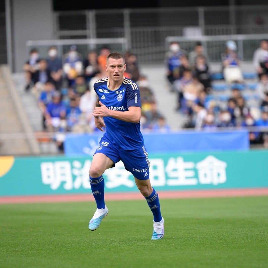 ミッチェル・デュークのインスタグラム：「Good to be back from injury and get those 3 points 💙💪🏼」