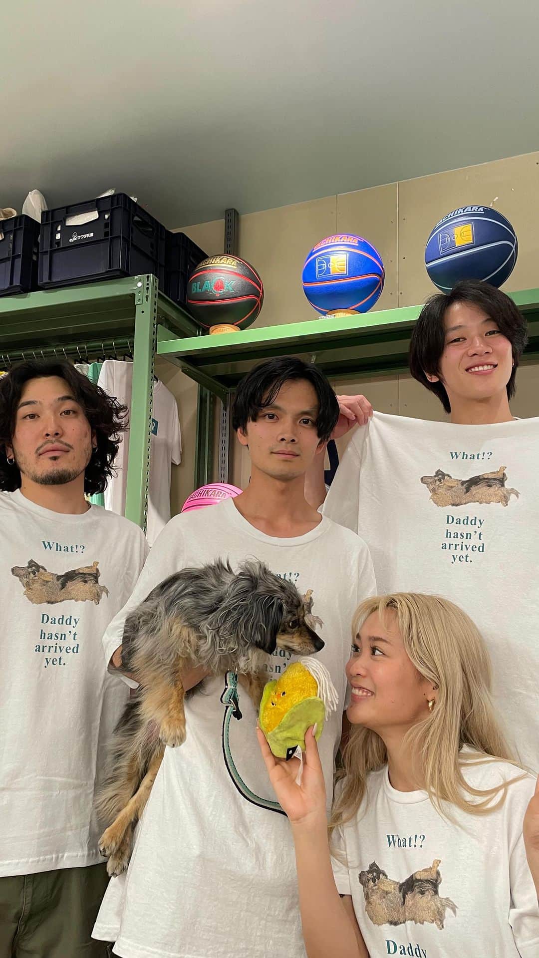 長坂 睦生のインスタグラム：「4/28(金)はトトの誕生日でした！ トトTみんな買って着てくれたかわいい！ 欲しい人いたら🙌🏻」
