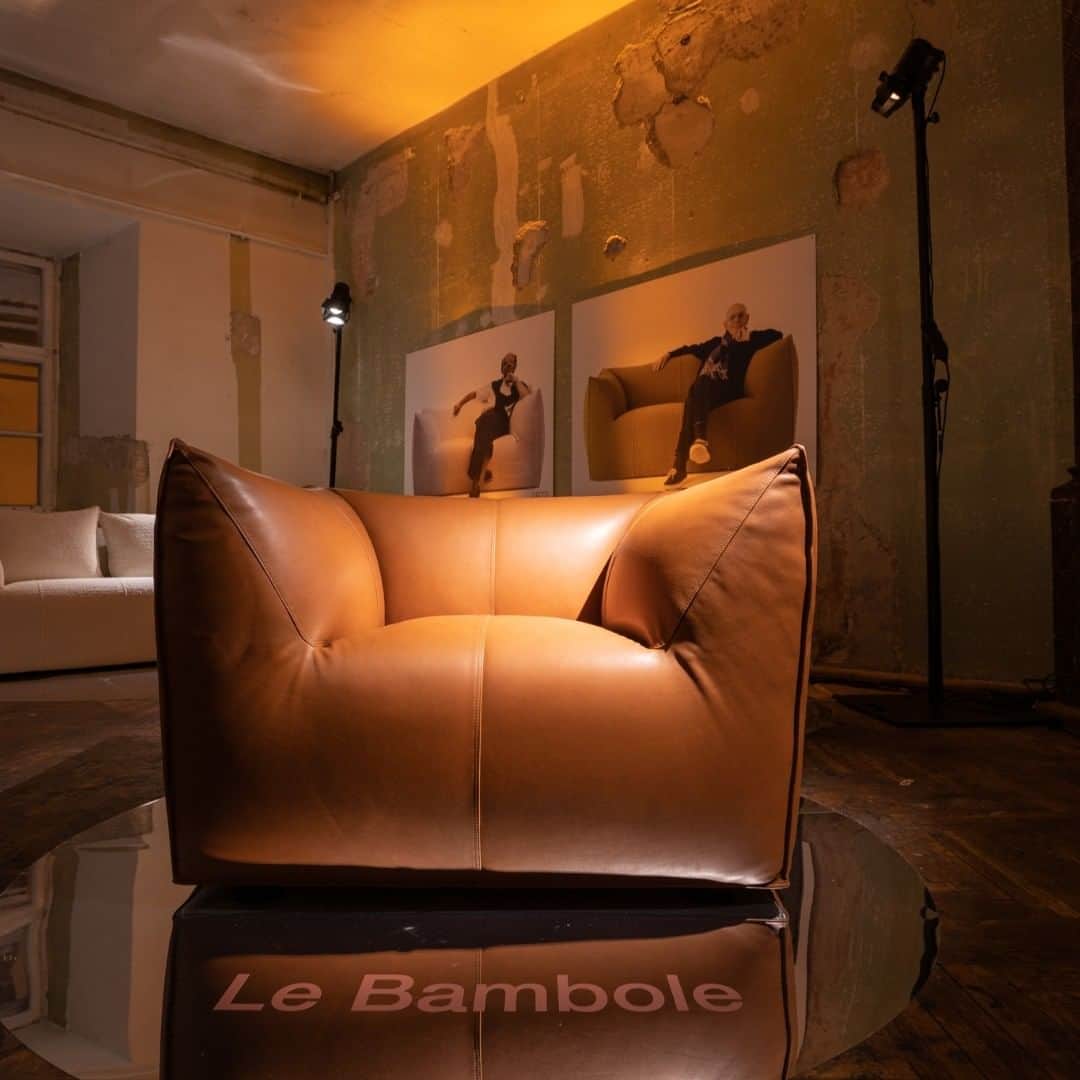 B&B Italiaさんのインスタグラム写真 - (B&B ItaliaInstagram)「On Le Bambole, you can sit two, three, four people at a time, either sideways, long and stretched out, or with your backs at an angle. “Strike a pose” with Le Bambole.  Thanks to ISTO interjero namai for participating to this project.  @mariobelliniarchitects @istointerjeronamai  #bebitalia #design #strikeapose #LeBambole」4月29日 21時00分 - bebitalia