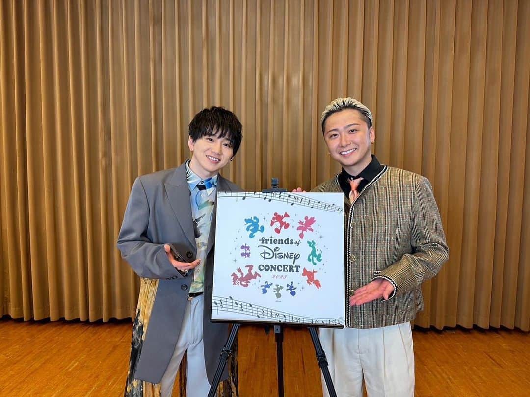 大野雄大のインスタグラム：「今日は想太と2人で  ディズニー100周年記念コンサート「フレンズ・オブ・ディズニー コンサート2023」  に出演させていただきました✨  大好きなディズニーの記念すべきコンサートに 素敵すぎる方々と同じステージに立たせていただけた事が本当に幸せすぎました✨😭  応援して下さった皆様、 そしてディズニーファンの皆様、 スタッフの皆様、  ありがとうございました✨  明日の「UNAFES 2023」 も楽しむぞーーーーっ☺️☺️☺️  #フレンズオブディズニーコンサート2023 #100周年 #disney #da_ice #花村想太 #大野雄大 #感謝」
