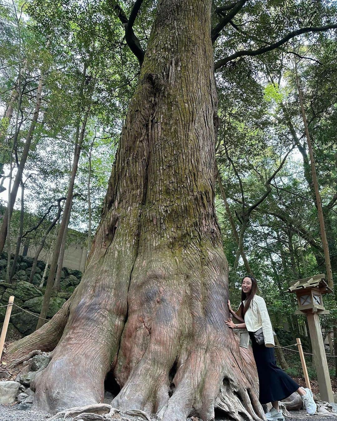 兼岩美奈のインスタグラム：「“ パワースポット❤️‍🔥 伊勢神宮へ行ってきました‼︎ 長がった厄年も抜けてこれからが楽しみ😍😍 . . . #伊勢神宮 #パワースポット」