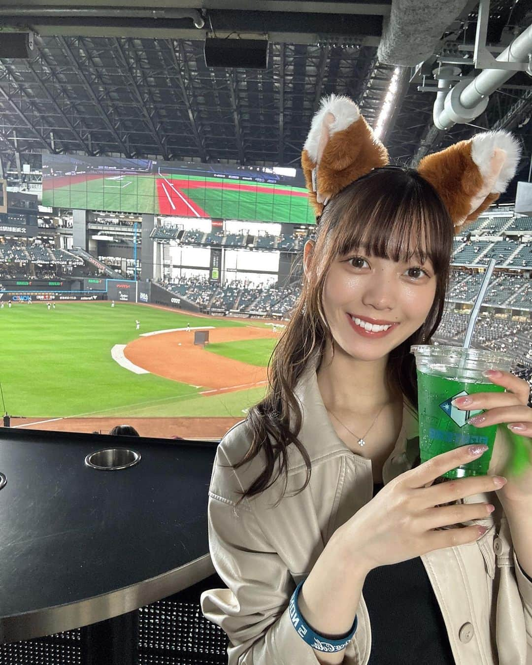 粕谷音のインスタグラム：「エスコンフィールドに日ハムの試合見に行ってきた！⚾️⚾️  日ハム勝ったー！！ やっぱりスポーツ最高❤️‍🔥」