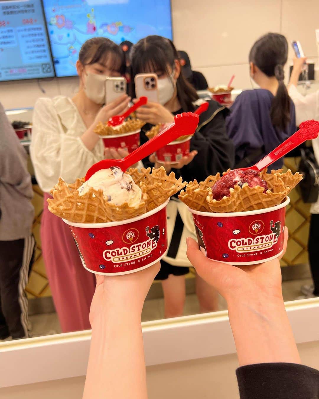 希山愛さんのインスタグラム写真 - (希山愛Instagram)「* 台湾で食べれるなんて〜🍨🥄‪🫶🏻  カップにアイスを入れる前に1回転して入れてくれました♪  #コールドストーン #アイス #餅乾超載了 #冰淇淋 #台湾 #taiwan #ice #followme #99line」4月29日 21時14分 - kiyama_ai_official