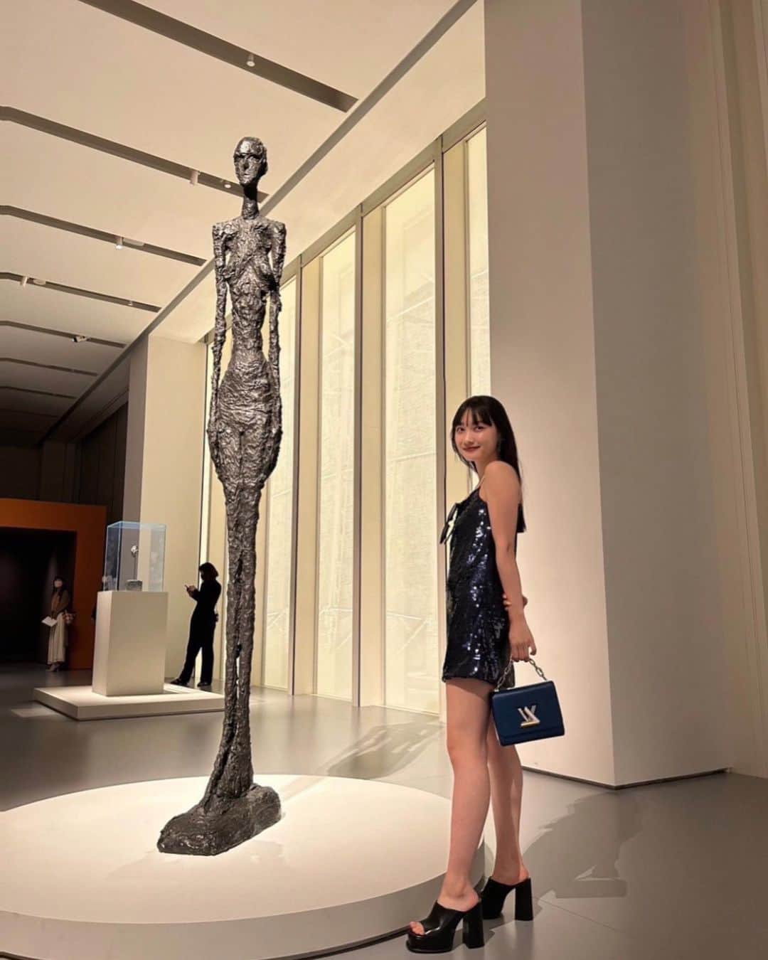 新野尾七奈のインスタグラム：「#louisvuitton #ルイヴィトン #ジャコメッティ展 #エスパスルイヴィトン大阪 #CollectionFLV #ellepromotion」