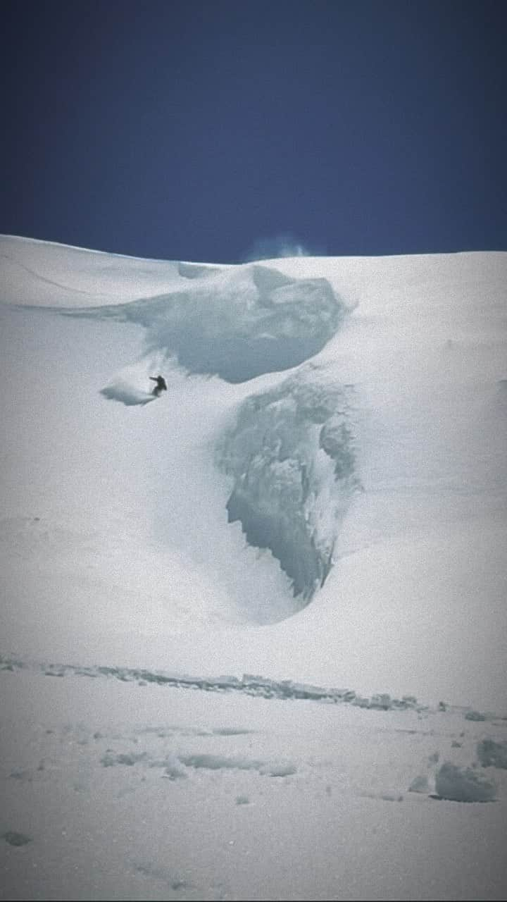 國母和宏のインスタグラム：「Powder to ice 🌬️ 📱 @makepeacelab 🖥️ @redeyesfilm_official」