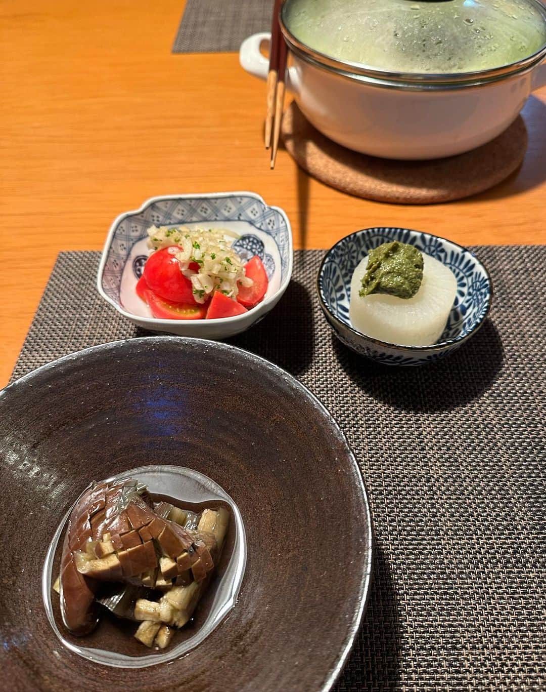 RIKACOさんのインスタグラム写真 - (RIKACOInstagram)「😘 @miyuky__way  ねーさんにご飯作ってもらいました〜ささっと美味しいご飯❤️最高だな😊庭で採れたミントでお茶も頂きました🫡 #ガールズトーク #キャッチアップ #定期的に　#😆」4月29日 21時28分 - rikaco_official