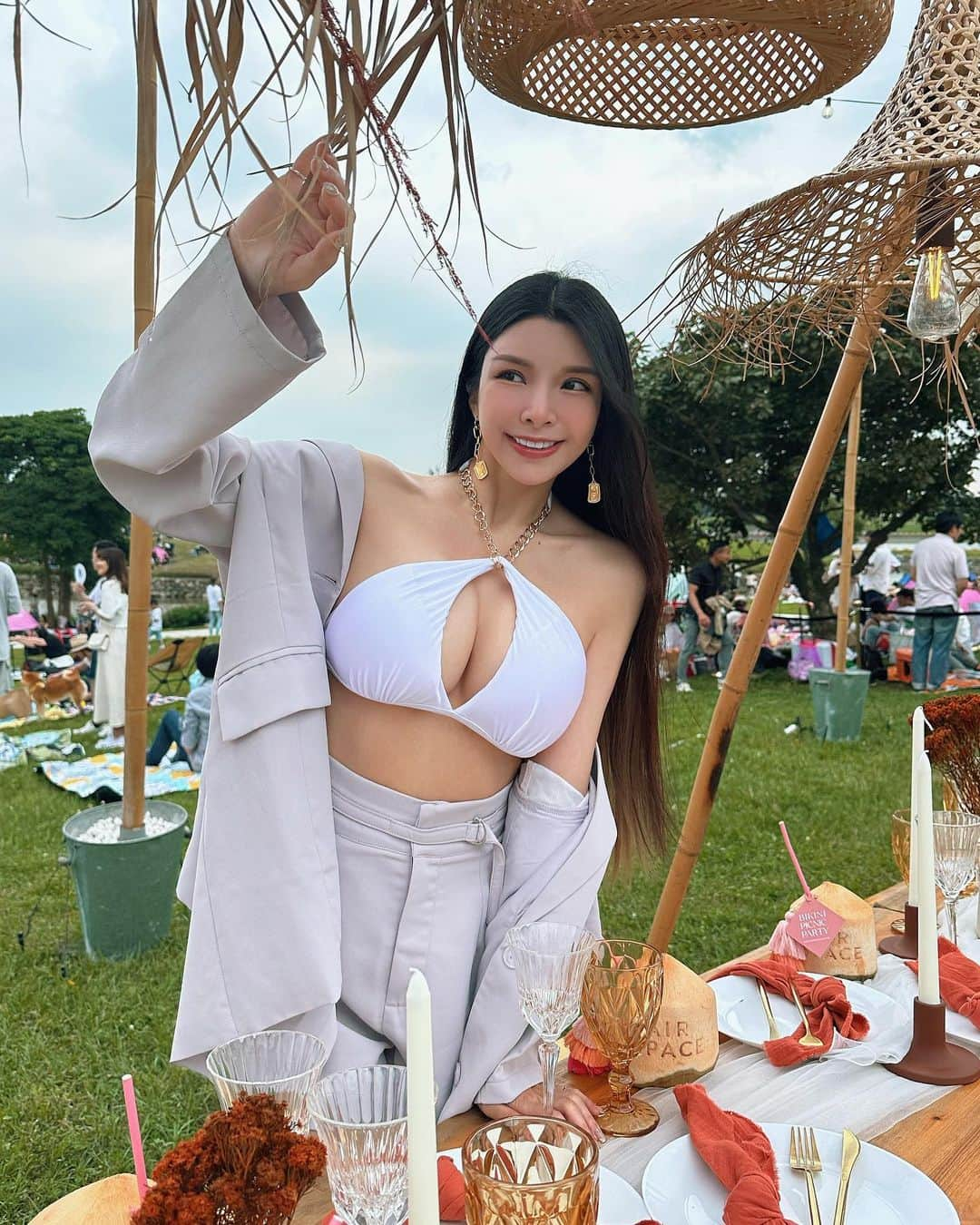 蘇心甯さんのインスタグラム写真 - (蘇心甯Instagram)「夏天的風　 正暖暖吹過～穿過頭髮穿過耳朵 你和我的夏天風輕輕說著 #文末有獎  😍有比基尼又有禮物也太好了吧（笑  今年夏天特別晚，但陽光一樣燦爛 這次讓我上台北參加的活動是♥️ AIR SPACE X VOGUE風格野餐日 週末的大直美堤河濱公園好熱鬧 第一次感受到人潮比🌞陽光還熱情  AIR SPACE將海島風格融入大自然 來這裡走走根本一秒到海島渡假🏖️ 我身上的AIR SPACE超心機比基尼 獨家專利、集中、托高、爆乳、防滑 最喜歡它👙愛心防滑膠印和C型杯 事業線瞬間激增、包覆集中超有安全感  #抽獎活動 完成3步驟就獲得抽獎資格！ 1.追蹤@我+ @airspacetaiwan  2.按讚此篇貼文 3.留言tag@好友「想穿就穿，性感無可取代 ⁡」 ⁡ ⚠️重複留言者不列入抽獎資格 ⁡🎁獎品：送「比基尼上身*1件 」 可挑尺寸、不挑款色、收件地限台灣地址  🌷活動日期：4/29-5/6 5/7會在此篇留言抽出一位幸運兒！ ⁡ #AIRSPACE @airspacetaiwan  #AIRSPACExVOGUE比基尼風格野餐日 #VOGUE風格野餐日 #整型級比基尼  #比基尼 #bikini #正妹都在穿AIRSPACE」4月29日 21時29分 - lalababy625