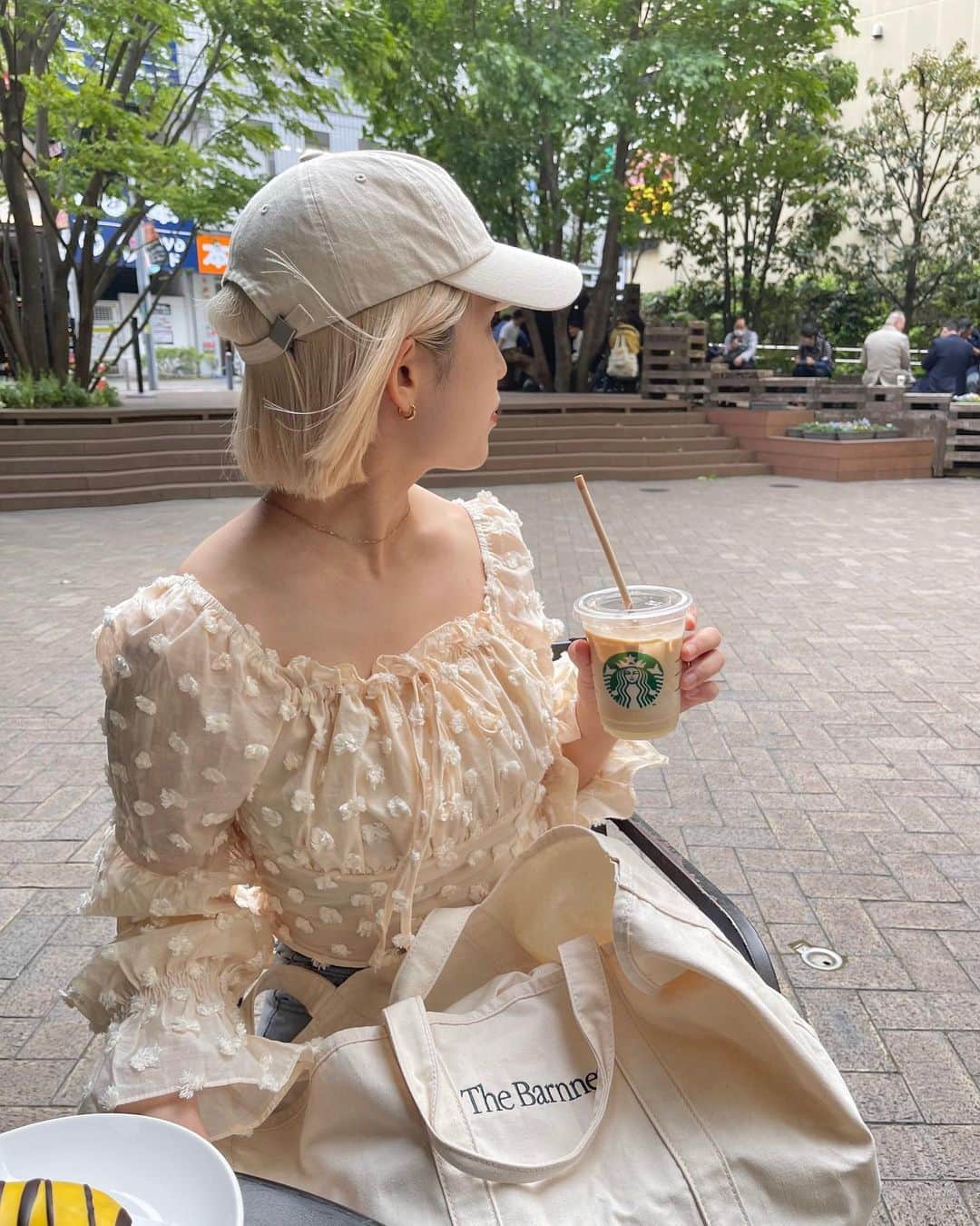 のインスタグラム：「テラス席が心地良い〜🥱🍃🥤」