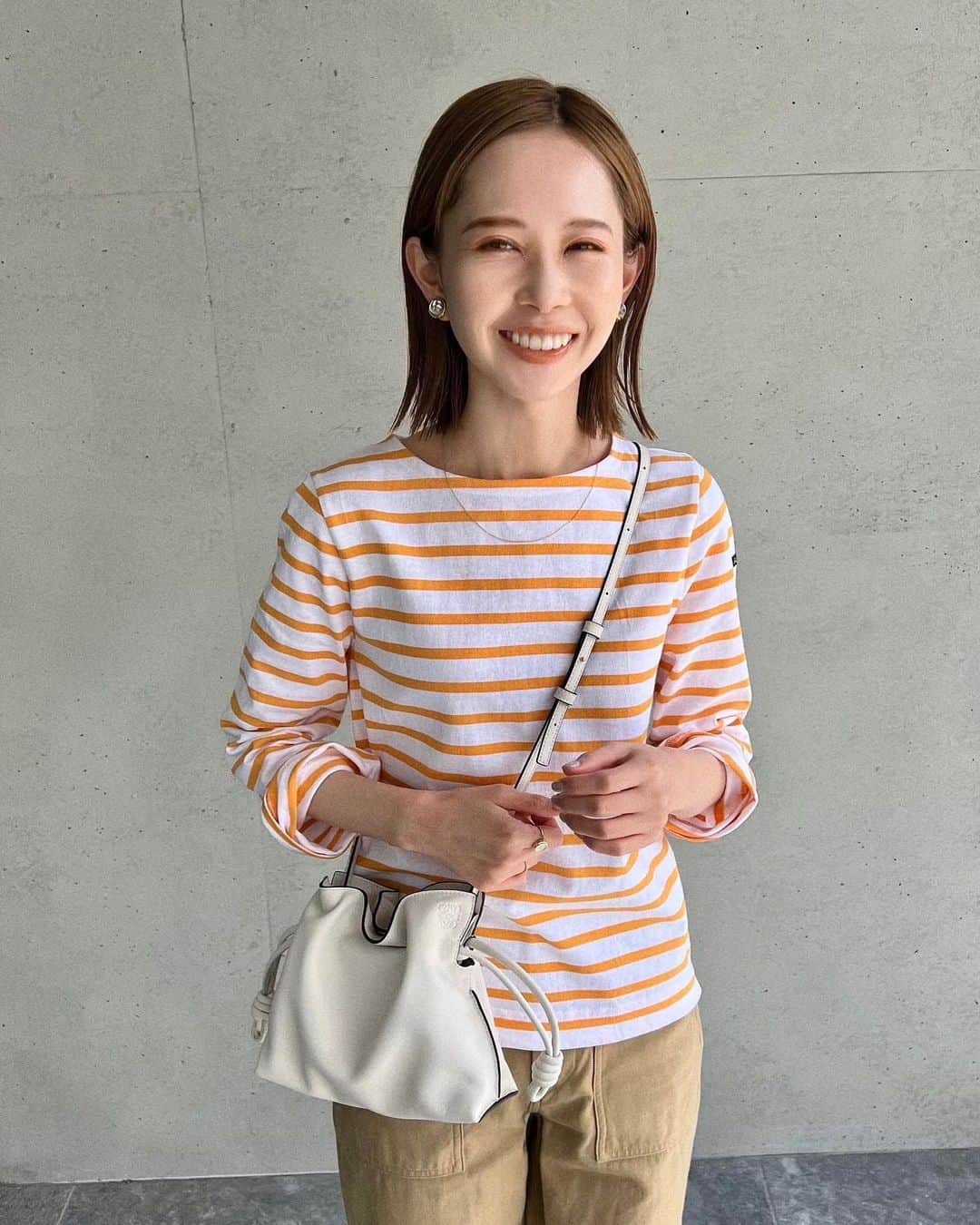 はれこのインスタグラム：「IENA別注のLE MINORカットソー買った🥕 クリアなオレンジが可愛い🍊🧡 SLOBE IENAのサンダルも少し前に購入〜🐝  そして〜 5/1(月)の19時30分くらいから 久しぶりにインスタライブを配信します🩵 飲み物やお菓子を用意してゆるっとお集まりください🐥 #はれこのゆるりとお茶会  -  #iena #slobeiena #イエナ #スローブイエナ #私服コーデ #はれこ私服まとめ」