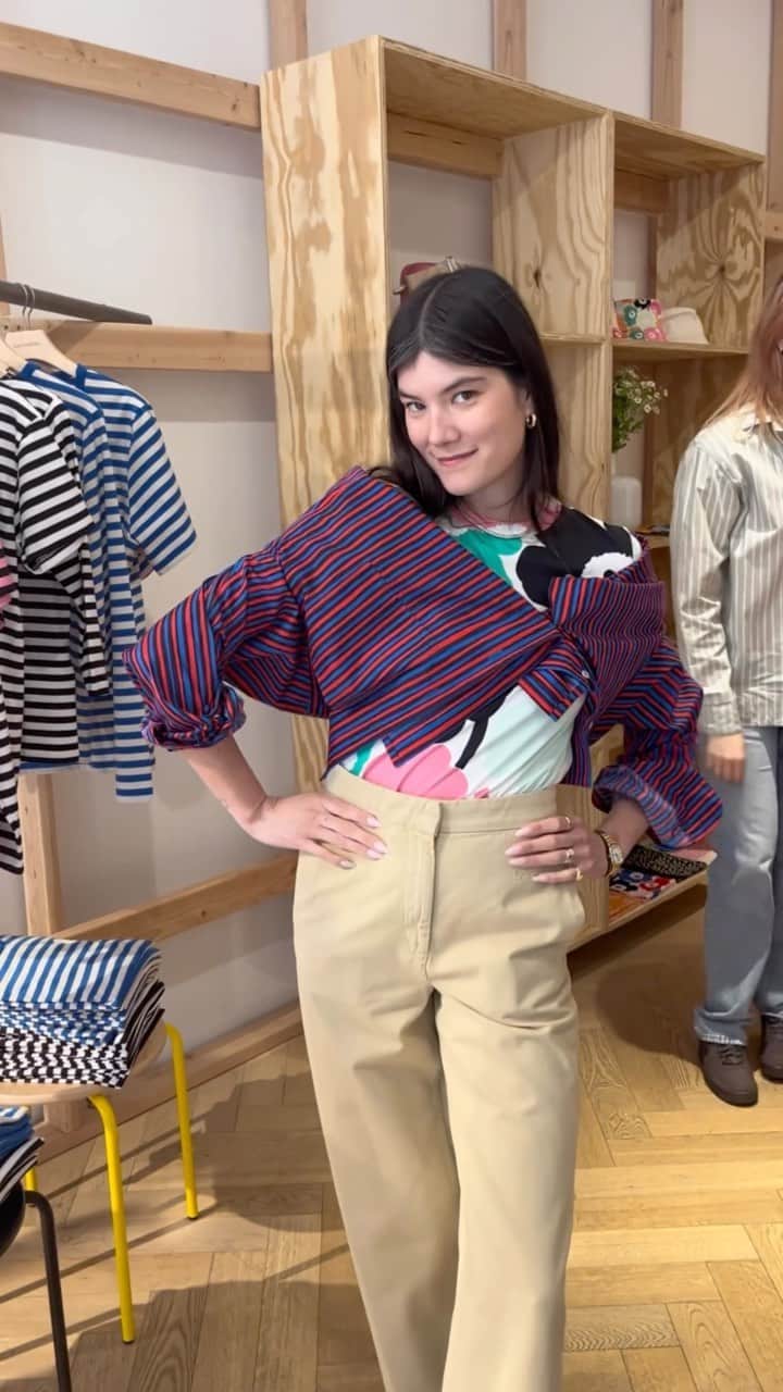 マリメッコのインスタグラム：「Greetings from New York! Last week, our friend and the founder of @clubvintageorg, @annazgray hosted a live styling session at our SoHo store focusing on our timeless classic, the Jokapoika shirt. 💙 Head to our Stories for even more inspo.  Stay tuned for our upcoming NY events by joining our community at marimekko.com. Link in bio. #marimekko #marimekkony #newyork #soho」