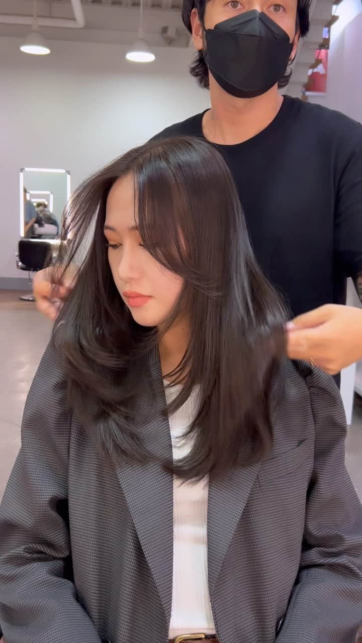 神能裕貴のインスタグラム：「美しいレイヤーカット. Straight Butterfly hair🦋  #butterflyhair #butterflyhairclips  #butterflycut #layeredcut」