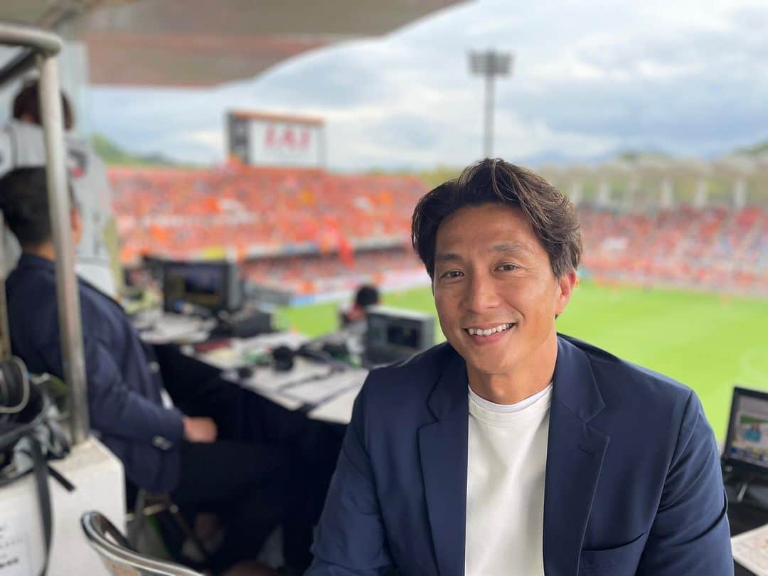 福西崇史さんのインスタグラム写真 - (福西崇史Instagram)「. J2リーグ 清水エスパルスvs栃木SC⚽️ 静岡第一テレビの中継解説をしてきました🎤 . 久しぶりの日本平🏟️ 懐かしいオレンジのトンネル✨ やっぱりピッチとスタジアムの雰囲気は素晴らしかった⭐️ . #静岡第一テレビ #清水エスパルス #栃木sc #jリーグ #iaiスタジアム日本平 #福西崇史 #ポートレートおじさん #ここからの富士山見たかった #次回の楽しみにしときます」4月29日 21時37分 - takashi_fukunishi