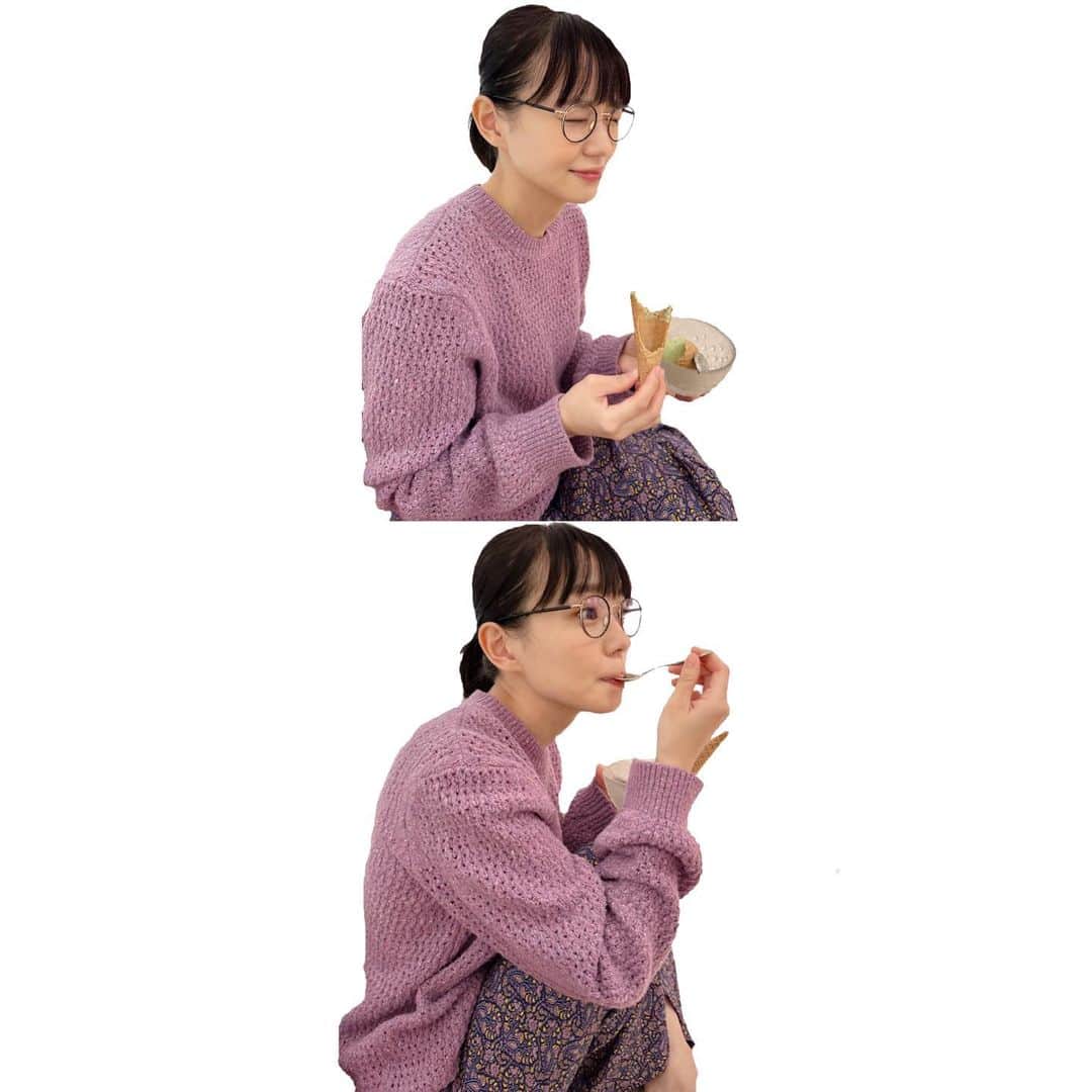 のインスタグラム：「. コーンで食べるの失敗して〜 スプーンで食べる〜 ラ〜ラ〜♪ . #アイスの2コマ #ラ〜ラ〜」