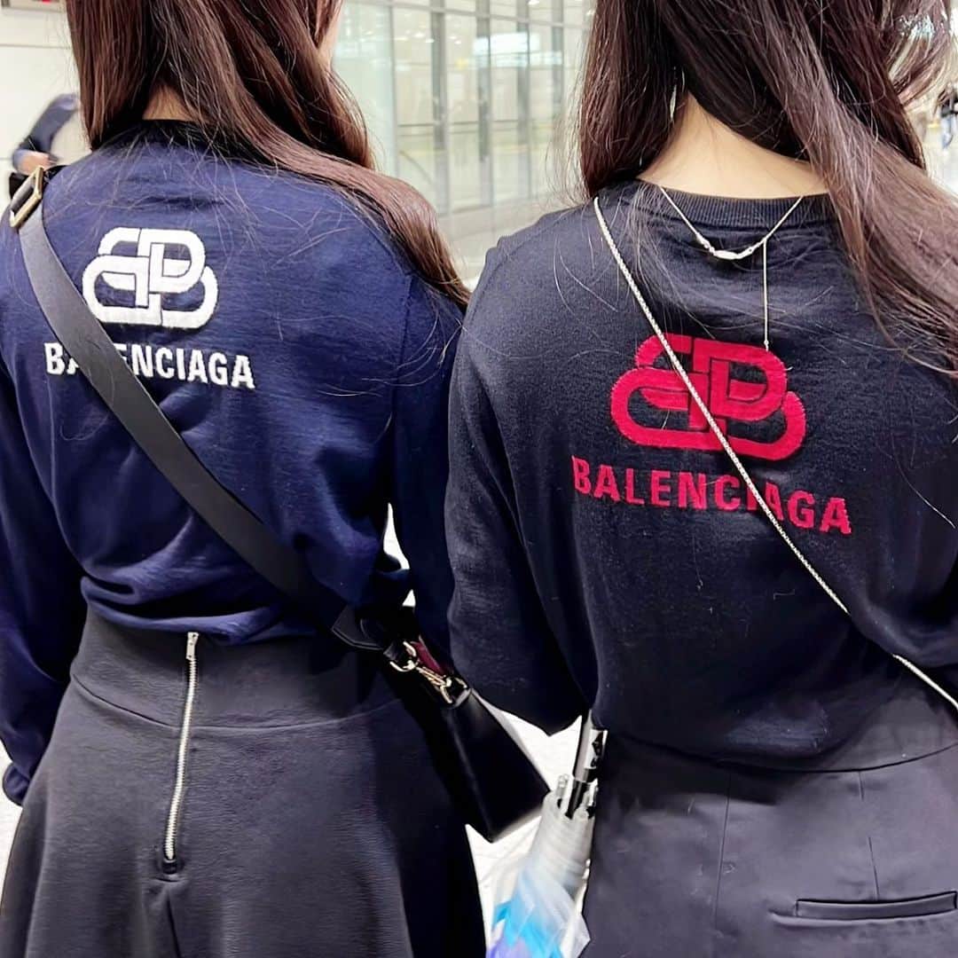 麻美さんのインスタグラム写真 - (麻美Instagram)「姉妹リンクコーデ💓 ． 可愛い😍 ． #balenciaga  #sisters #リンクコーデ #姉妹」4月29日 21時33分 - mami0s