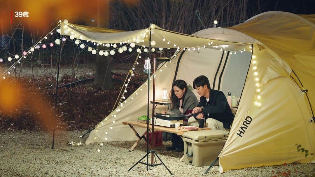Netflix Japanさんのインスタグラム写真 - (Netflix JapanInstagram)「キャンプの季節がやってきた！韓国ドラマの登場人物たちは思い思いのキャンプスタイルを楽しんでいるよ。あなたは誰とどう過ごす？🏕   #離婚弁護士シンソンハン #DivorceAttorneyShin #신성한 #イルタスキャンダル #CrashCourseinRomance #일타스캔들 #39歳 #ThirtyNine #서른아홉 #賢い医師生活 #HospitalPlaylist #슬기로운의사생활 #韓国ドラマ #kdrama #ネットフリックス #ネトフリ #netflix」4月29日 21時35分 - netflixjp