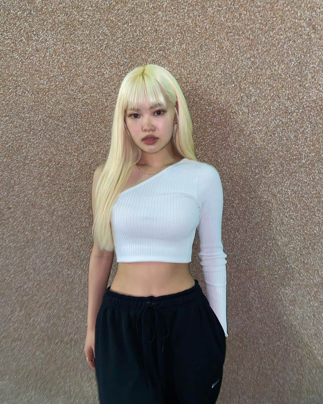 川端結愛のインスタグラム：「🧍🏼🙆🏾」