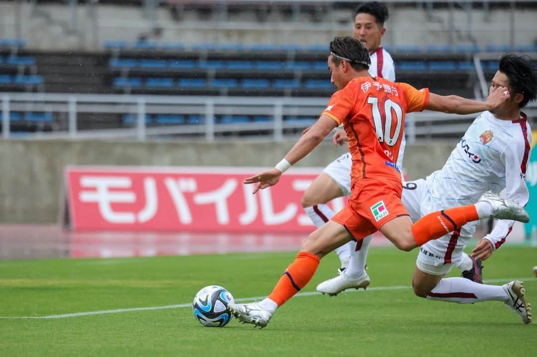 松田力のインスタグラム：「応援ありがとうございました‼︎‼︎  #ehimefc  #愛媛fc  #松田力  #🇮🇩🇯🇵」