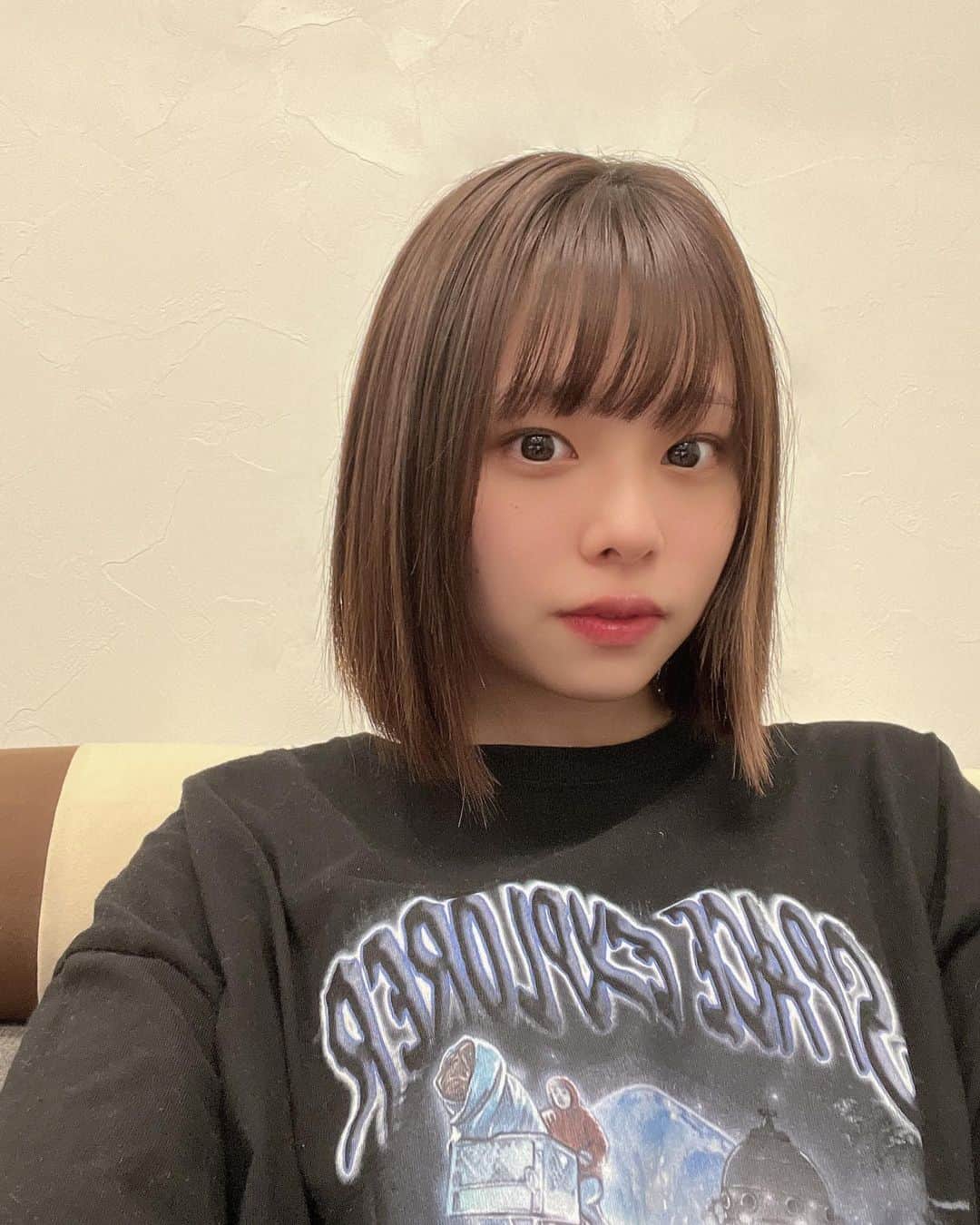 のインスタグラム：「すっぴんでもすべすべ肌になりたくて使い始めたダーマレーザーシリーズ👶  美容液が特にお気に入りで、いろんな肌悩みに効くのにお値段がお手頃なの！！！ クリームも伸びが良くてたっぷり使えるよー！！  全国のお店で買えるようになったのでみんなもチェックしてね👀  #クオリティファースト #ダーマレーザー #ウルセラC #美容液 #ビタミンC #スキンケア」