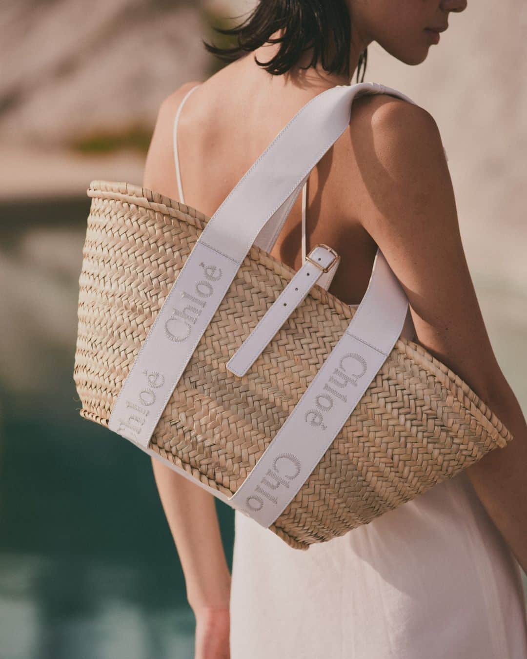 Bloomingdale'sのインスタグラム：「New @chloe totes have arrived for summer—permission to get *carried* away 🧺☀️」