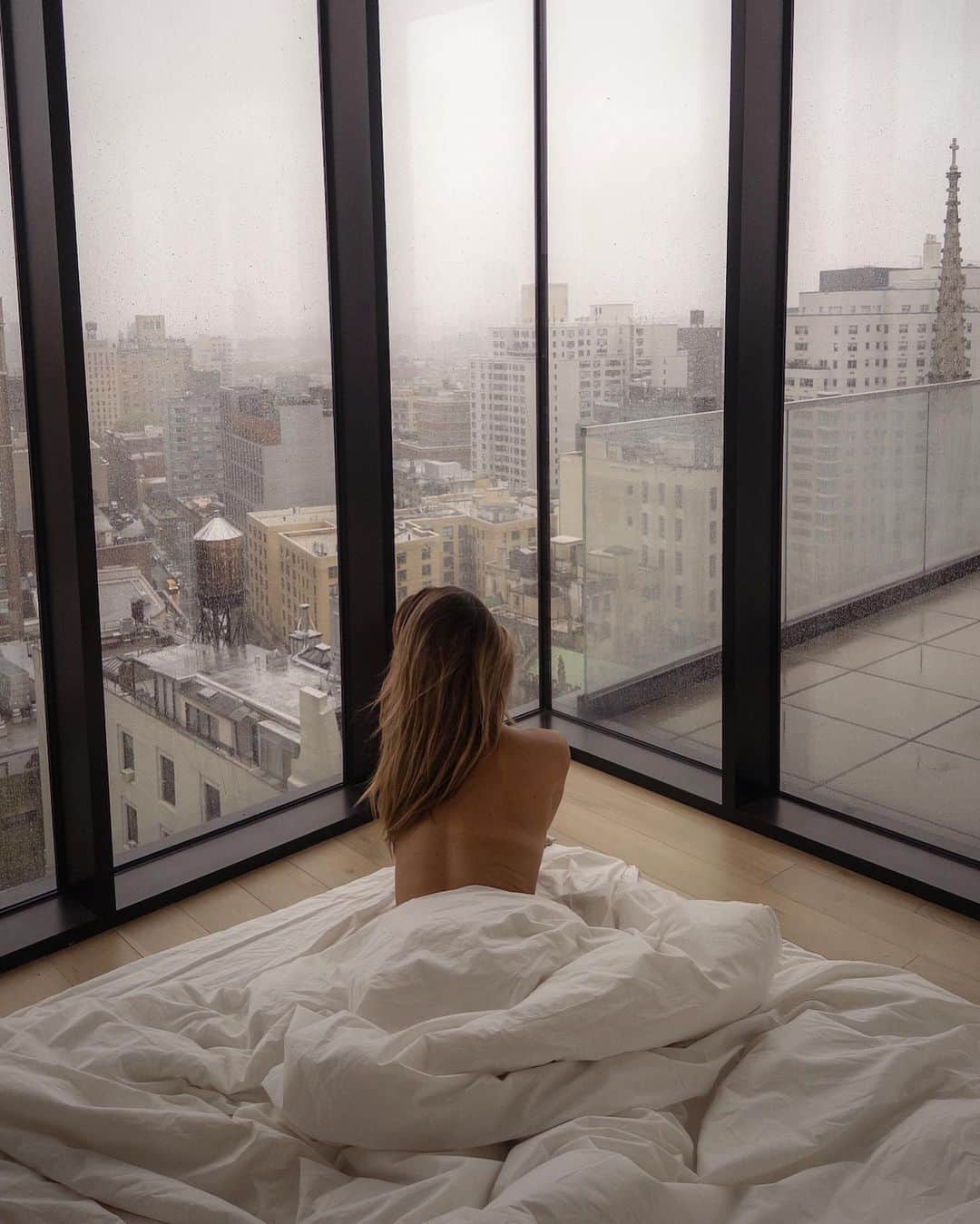 ヴェール・ゲンタのインスタグラム：「Gloomy nyc , ily🗽☁️ @energihouse」