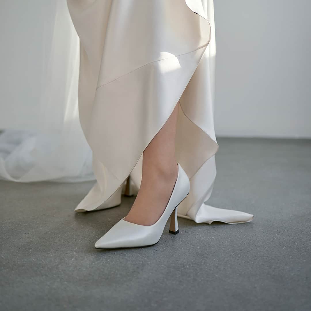 CHARLES & KEITHさんのインスタグラム写真 - (CHARLES & KEITHInstagram)「These leather pumps with flare heels will add an eye-catching visual element to your bridal dress while maintaining a classic look.  Click on the link in bio to explore and shop the bridal range.  #CharlesKeithSaysYes #CharlesKeithSS23 #CharlesKeithOfficial」4月29日 22時00分 - charleskeithofficial