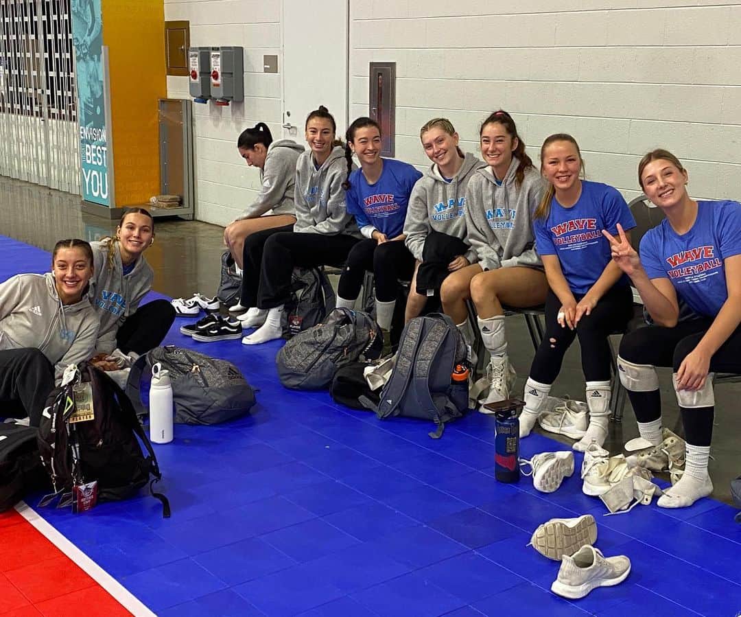 USA Volleyballさんのインスタグラム写真 - (USA VolleyballInstagram)「Good vibes only as we start the second day of competition at #gjnc18」4月29日 22時00分 - usavolleyball