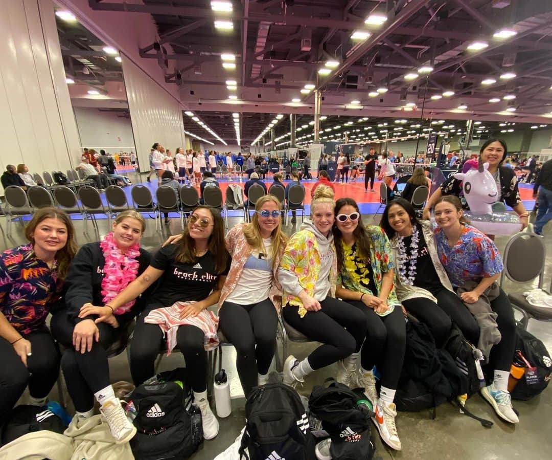 USA Volleyballさんのインスタグラム写真 - (USA VolleyballInstagram)「Good vibes only as we start the second day of competition at #gjnc18」4月29日 22時00分 - usavolleyball