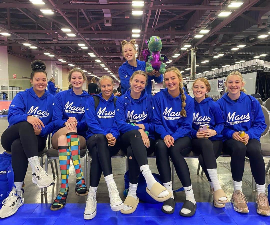 USA Volleyballさんのインスタグラム写真 - (USA VolleyballInstagram)「Good vibes only as we start the second day of competition at #gjnc18」4月29日 22時00分 - usavolleyball