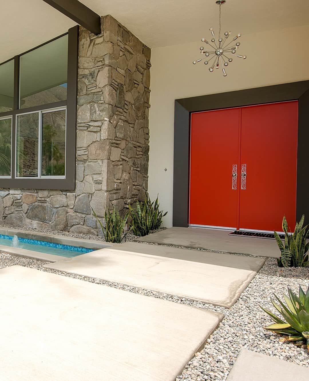 HGTVさんのインスタグラム写真 - (HGTVInstagram)「Boost your curb appeal with a freshly-painted front door 🚪⁠ ⁠ Which color do you like best? ⁠ ⁠ Head 👉️ #linkinbio for more popular front door paint colors. #HGTVDesign⁠ ⁠ 📸: @rusticwhiteinteriors, @catherinetrumanphoto, @prettyhandygirl, Patrick Ketchum, @brucedamonte, @rusticwhiteinteriors, @kudaphotography」4月29日 22時01分 - hgtv