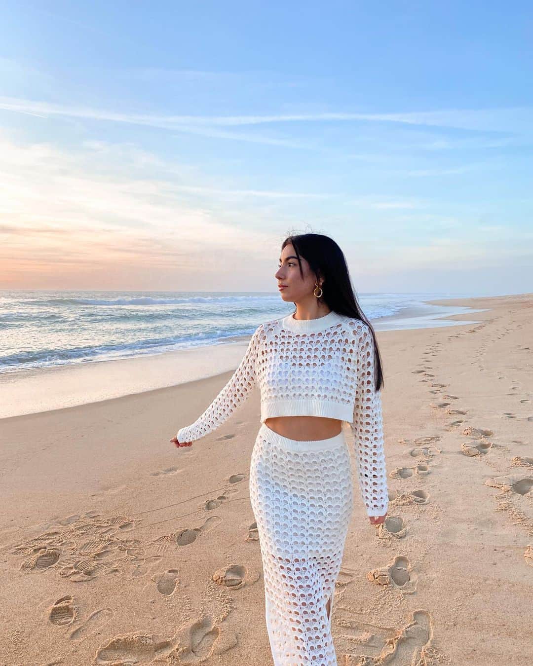 Stradivariusのインスタグラム：「Planning our next city break around this look.🌈💫⭐ @saragilmart #stradilooks #stradivarius」