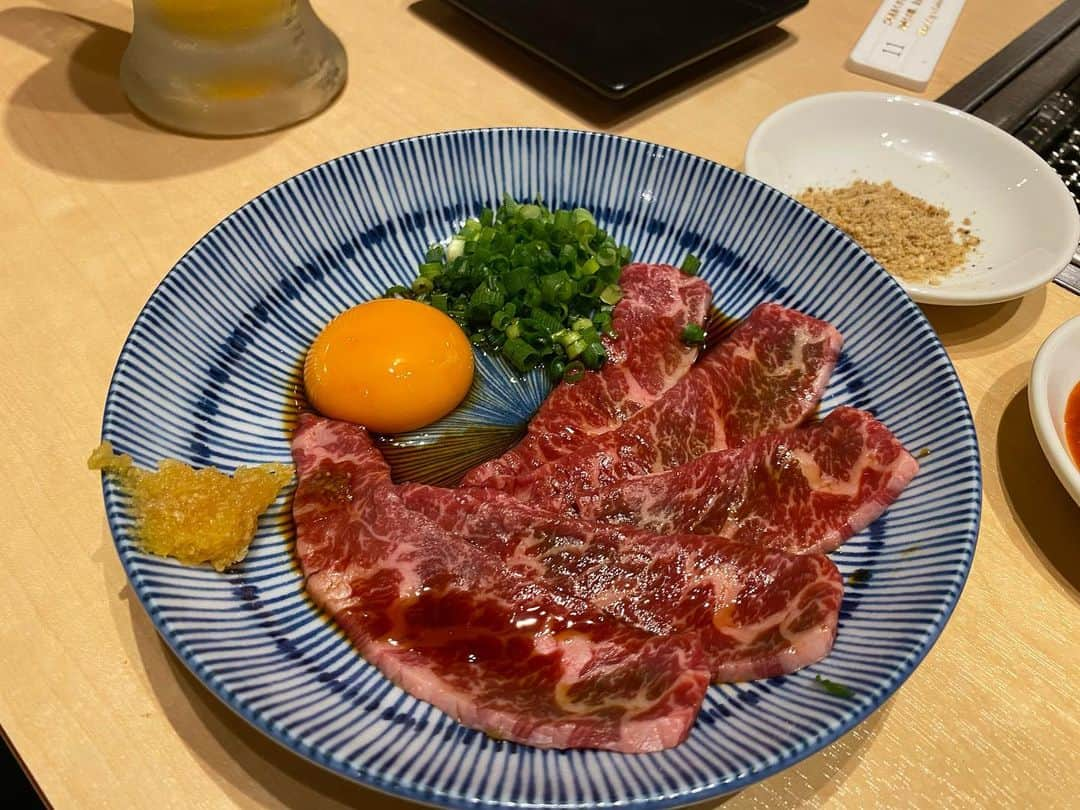 小林優斗さんのインスタグラム写真 - (小林優斗Instagram)「今日、お昼に食べたお肉が美味しすぎて当分他の焼肉屋行けない。 ありがとう、名古屋。  #大松屋　#ハラミ刺し　#タン刺し　#伏見ミリオン座　#あくび @nobuhiko___  @takara_suzuki  @ryoko_osada」4月29日 22時02分 - yuto5884barca