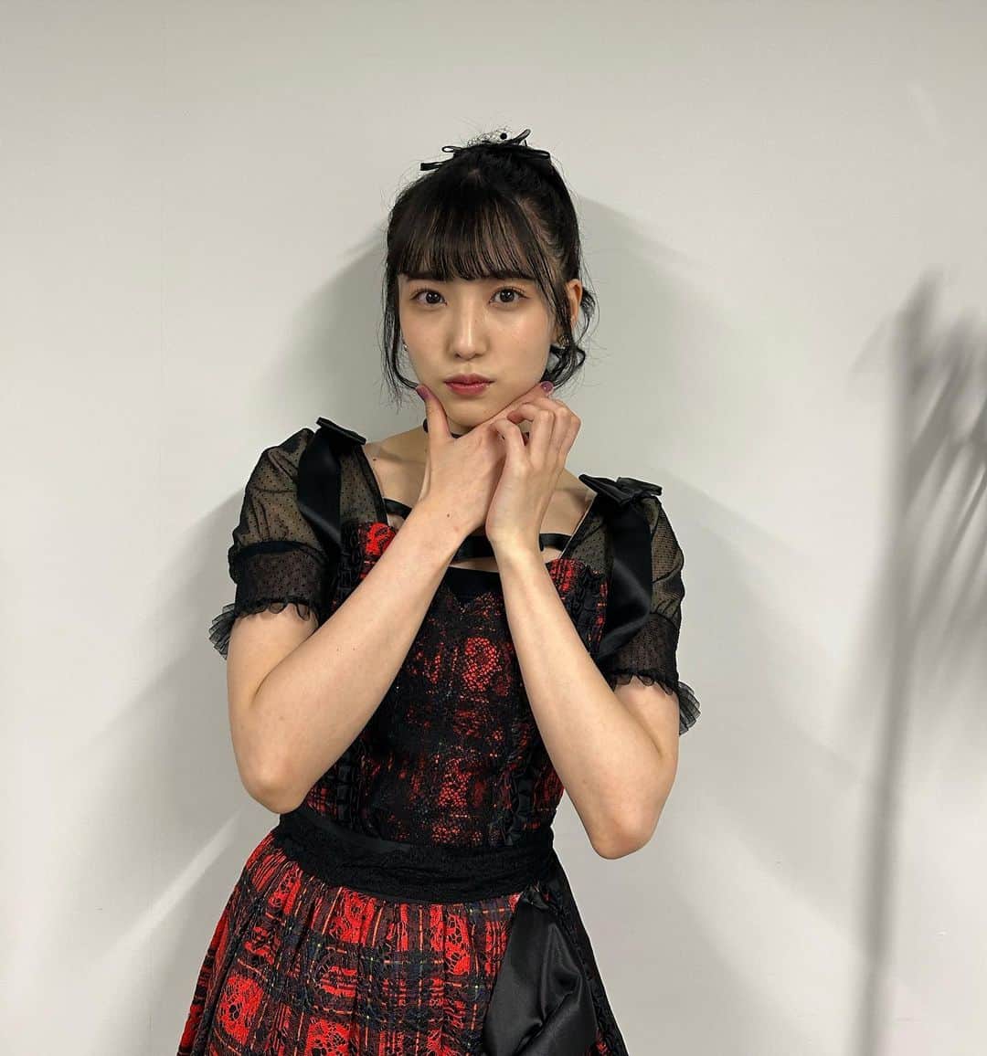 のインスタグラム：「❤️‍🔥🖤  #akb48 #아이돌　#コンサート」