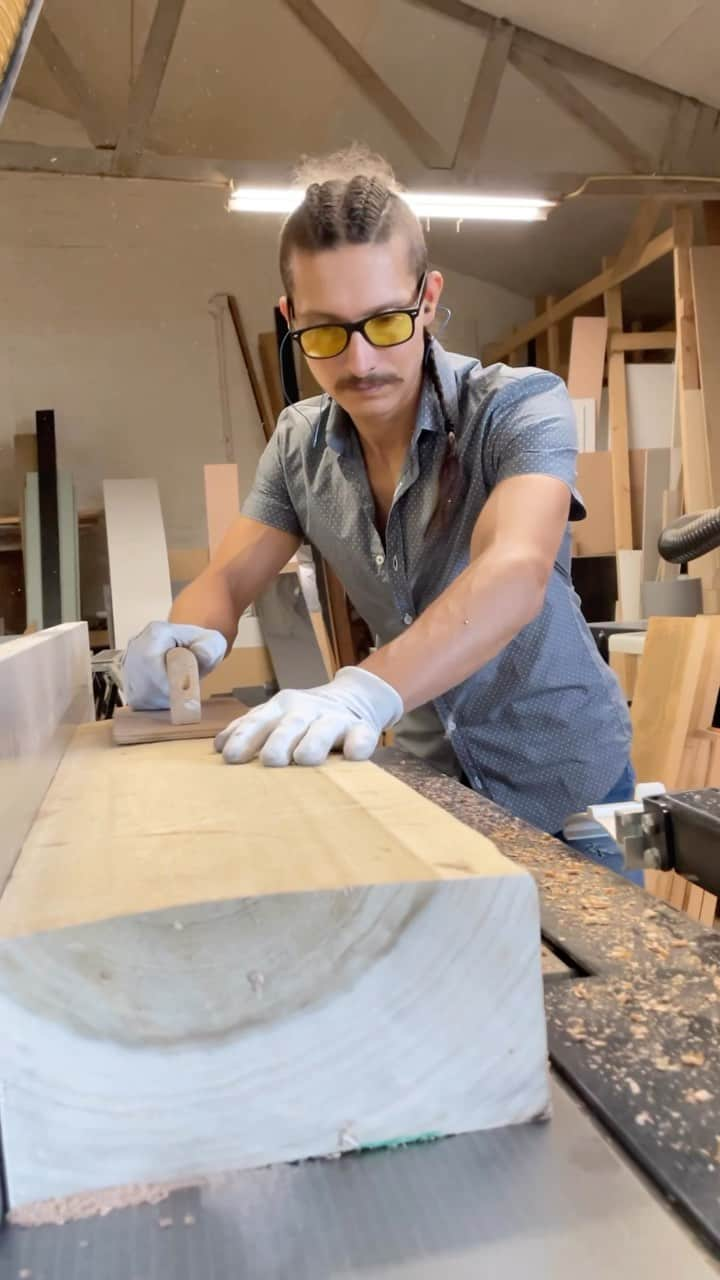 ルスタン・ゲルマノフのインスタグラム：「Flashback to moustache time 🥸  Working with wood bring lots of satisfaction」