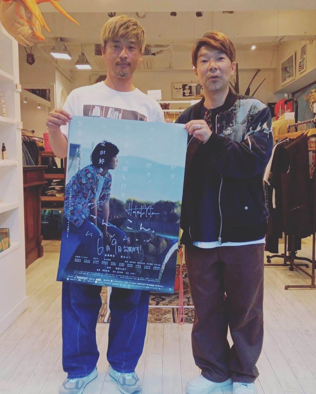 横尾初喜のインスタグラム：「こーたろうさん！ ありがとうございます！  #ポスター行脚  #映画  #こんこん」