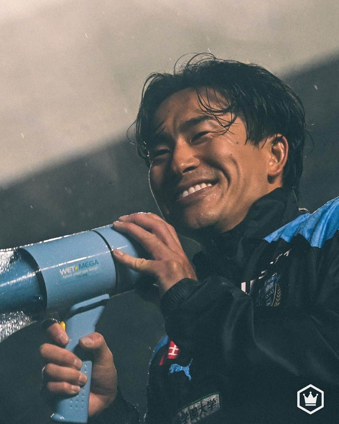 サッカーキングさんのインスタグラム写真 - (サッカーキングInstagram)「. 大粒の雨の中、川崎Fが3ゴールを挙げ4試合ぶり勝利（2023.4.29）  📷Photo by @shimpeei（SOCCERKING）  #frontale #川崎フロンターレ #BEYOND挑みつづける #J30 #Jリーグ #JLEAGUE #J撮り #サッカーキング #サッカー #soccer #football #⚽️」4月29日 22時17分 - soccerkingjp