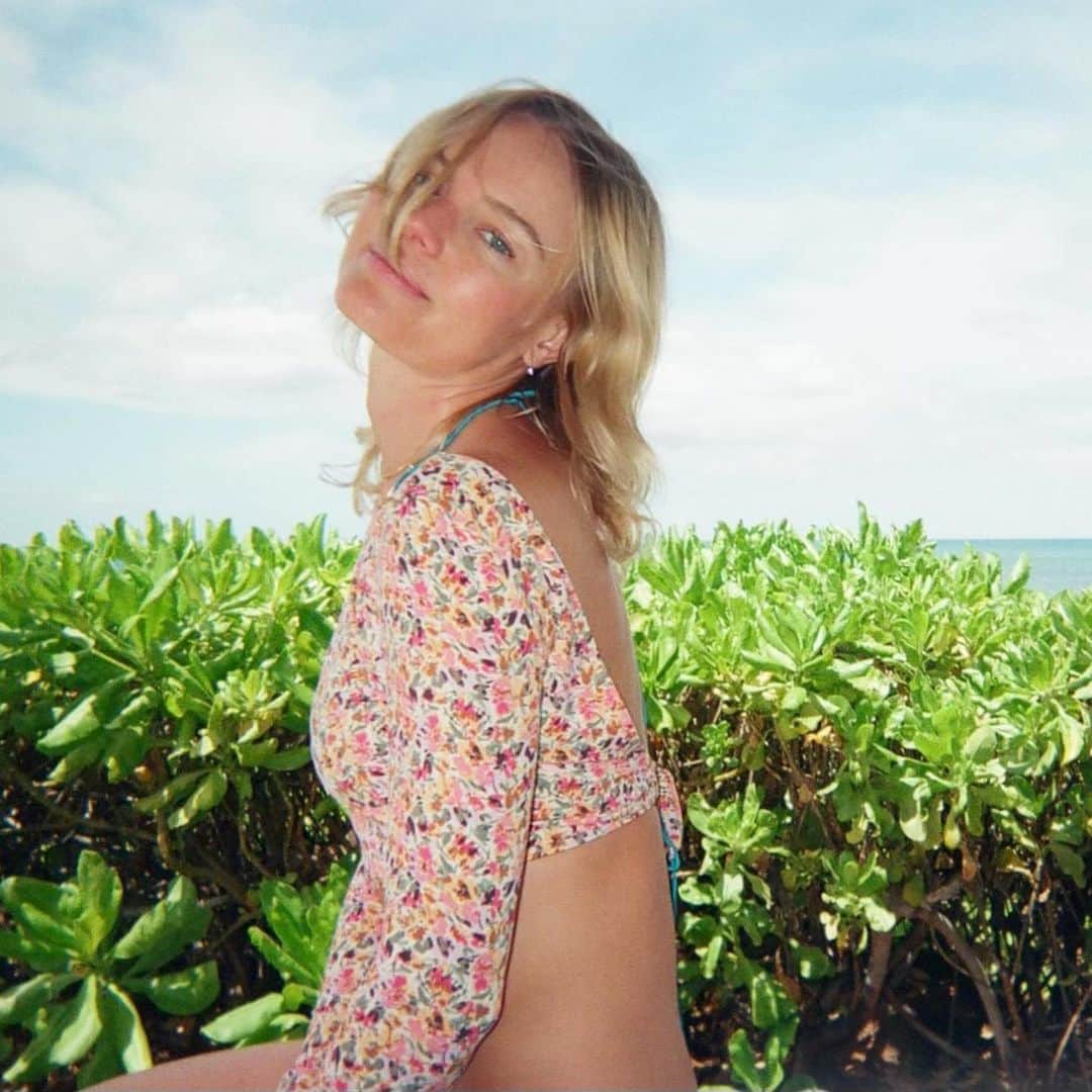 ケイト・ボスワースのインスタグラム：「#comingsoon @roxy 🧨」