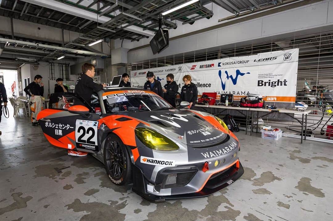 本山哲さんのインスタグラム写真 - (本山哲Instagram)「4年ぶり？富士24時間レースにPorsche Team EBI WAIMARAMAより参戦します。 先日、合同テストで初乗りしてきました。アットホームな雰囲気で楽しいチームだし、メンバーも良くテストも順調だったので優勝できる予感がします☺️本番が楽しみです！ 応援よろしくお願いします。  ST-Z #22Porsche Team EBI WAIMARAMA  @ebi_group  @porschecenter_aoyama  @porschestudioginza  @porschecenter_takanawa  @porschecenter_meguro  @porschecenter_setagaya  @porsche_roppongi  @porschecenter_koishikawa  @the_momentum_by_porsche  @naoya.yamano  @chiyokatsumasa  @zonostagram911  @satoshimotoyama  @giulianoalesi  @waimarama.winetable」4月29日 22時27分 - satoshimotoyama