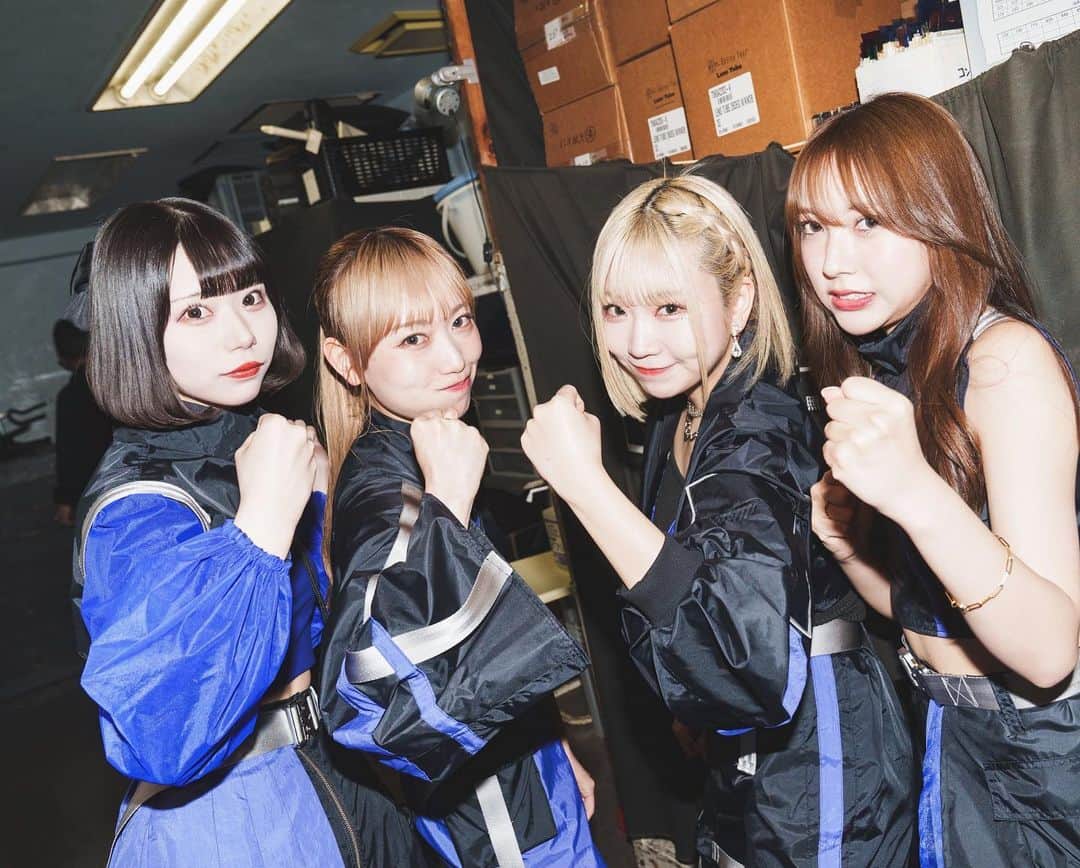 のインスタグラム：「🤍❤️💙🩷  #zanka 初お披露目ありがとうございました  まこ、さやか、みいな、いぶ この4人とみなさんで色んな景色を見たいなと強く思いましたっ  どんどん成長していけるように頑張ります  ツイートもしたので見てねっ🫶🏽  全力で駆け上がるぞぉ！  #アイドル #japanesegirl #japaneseidol #アイドル衣装 #ヘアアレンジ」
