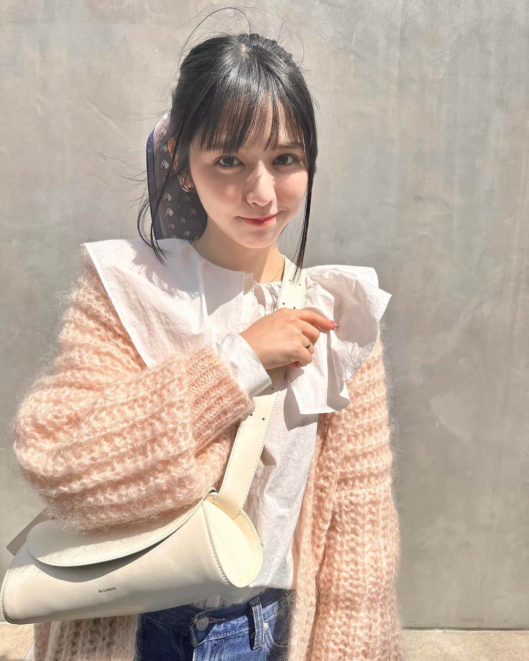 鎮西寿々歌さんのインスタグラム写真 - (鎮西寿々歌Instagram)「髪に結んでるスカーフ(5年前？に韓国で買ったもの)この30分後に失くしました🙂 でもこれをきっかけにリボン愛が中学生ぶりに再熱しています🎀」4月29日 22時40分 - tarasuzuka24