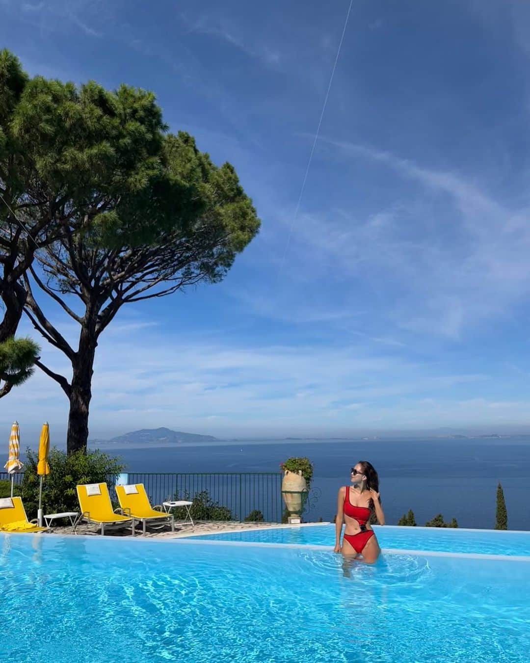 西内ひろのインスタグラム：「母との旅を計画中。  私のハードな旅に着いて来れるかな😯  色々見せてあげたいな。  色んな景色🙏  出来る事は、出来るうちに。」