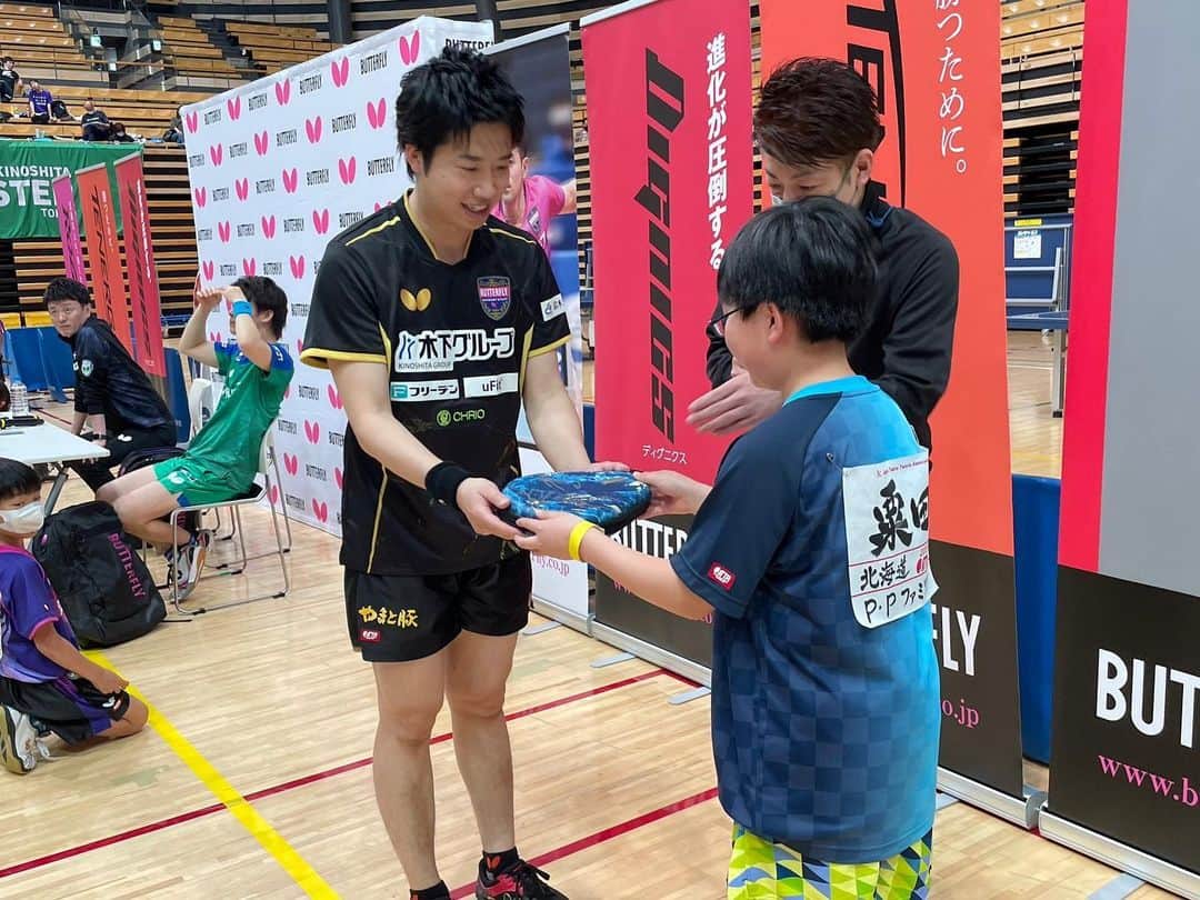 水谷隼のインスタグラム：「昨日は木下グループカップの試合前に卓球イベントしました🏓 子供達がみんな楽しそうにみてくれて自分も元気もらいましたー✨」