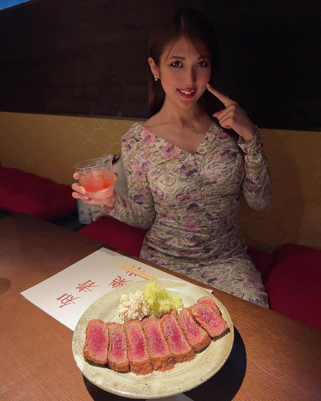 神谷麻美さんのインスタグラム写真 - (神谷麻美Instagram)「#おこん で、うに肉の土鍋ご飯のコース食べたよ🥰💖✨️ 全部すごく美味しいよ💖🫶💖🌈💖✨️  まずウェルカムライスから始まるの💖✨️  #土鍋ご飯 から美味しすぎ💖😋🍚🌈💖✨️ #森のくまさん 🧸🍚💖熊本県産💕✨️  #うに肉の土鍋ご飯 は、 キャビア、いくら、うに がのってて豪華で贅沢なご飯を ローストビーフで巻いて食べるの💖 贅沢すぎ〜🥰💖✨️美味しすぎ❤️✨️  #牛カツ は、 極厚のヒレ肉をレアに揚げてて、サクッてしてて柔らくて、とても美味しかったぁ🥰💖✨️ しかもボリューム満点だよっ🥰💖✨️   #ちらし寿司 も海鮮いっぱいで美味しかったぁ💖🐟🦐💖✨️  PR @oyaizudaisuke #東京グルメ #渋谷グルメ #代々木上原グルメ」4月30日 8時24分 - asamice428